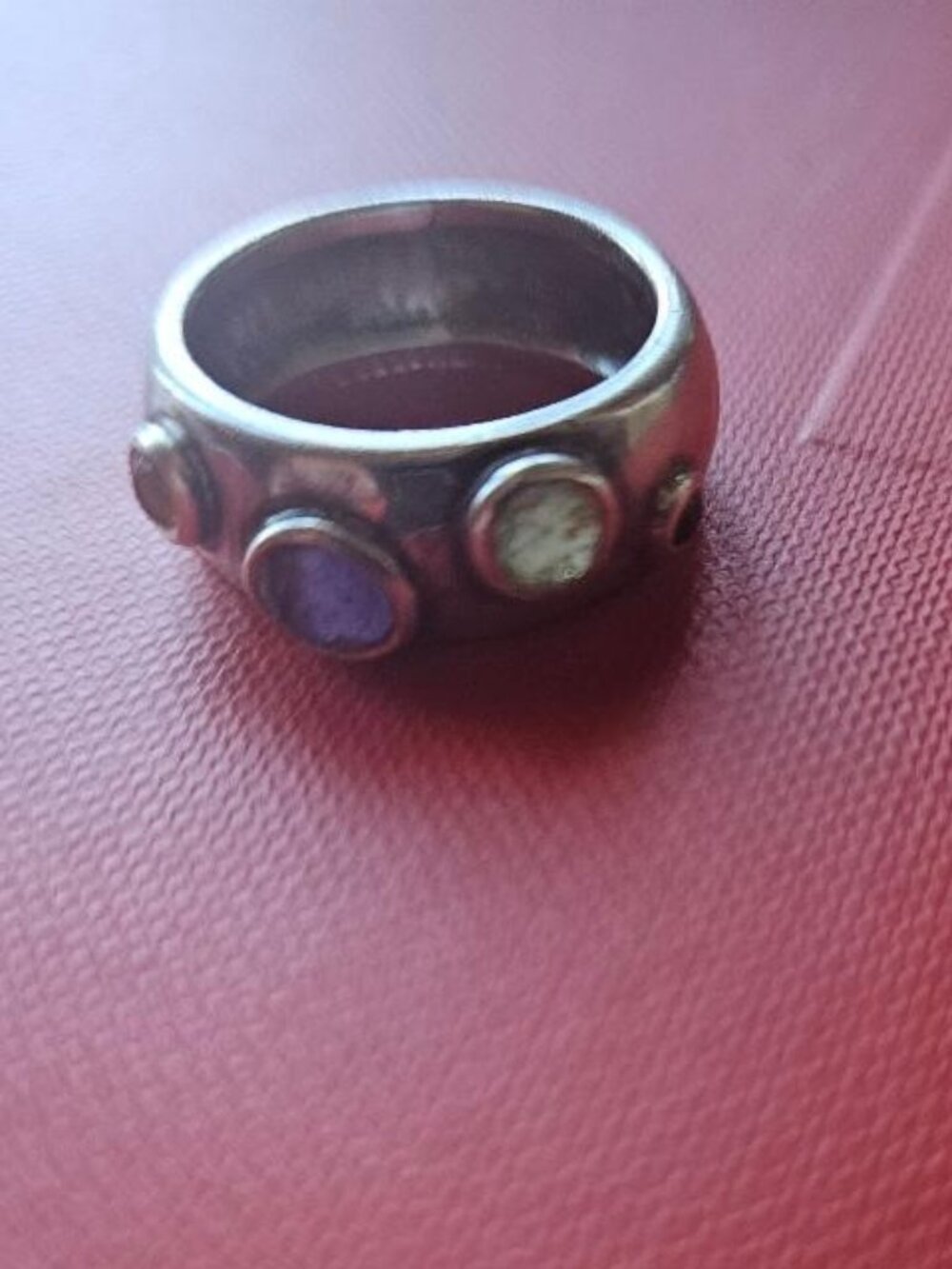 Beautiful Silver Band with Amethyst - Picture 3 of 12